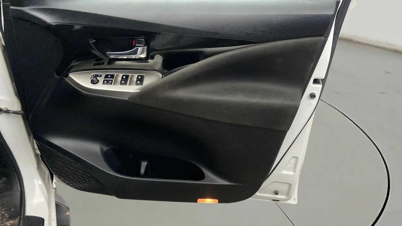 2022 Toyota Innova Crysta 2.7 VX 7 STR, Petrol, Manual, 22,829 km, Driver Side Door Panels Control