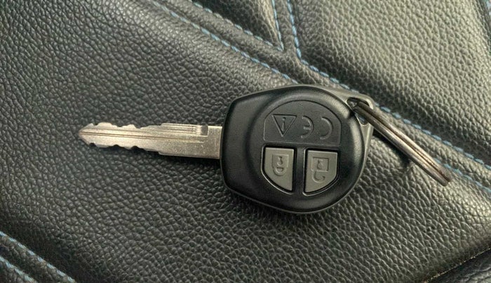 2019 Maruti Swift VXI, Petrol, Manual, 35,969 km, Key Close Up