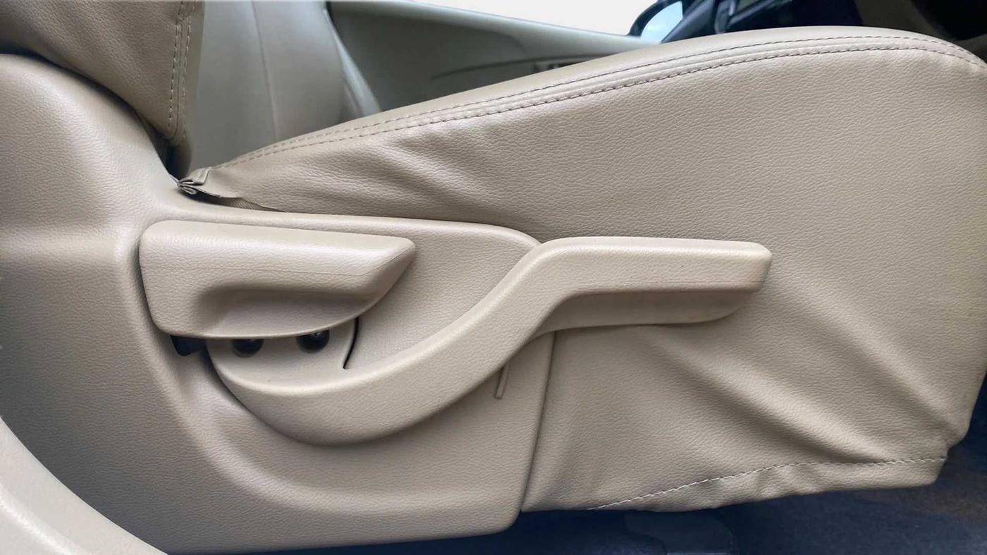2017 Honda Amaze 1.2L I-VTEC S, Petrol, Manual, 44,575 km, Driver Side Adjustment Panel