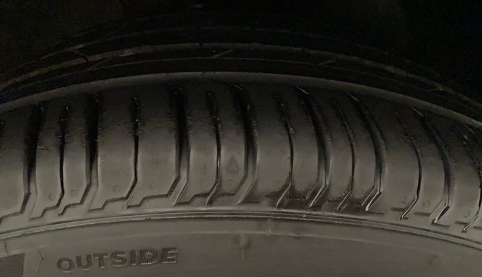 2022 Hyundai NEW I20 SPORTZ 1.2 AT, Petrol, Automatic, 6,224 km, Right Front Tyre Tread