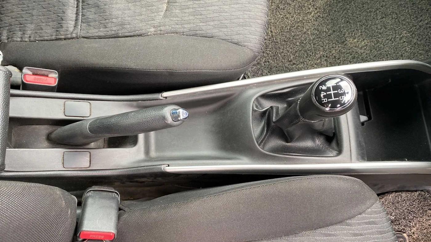 2015 Maruti Baleno ALPHA DIESEL 1.3, Diesel, Manual, 1,00,806 km, Gear Lever