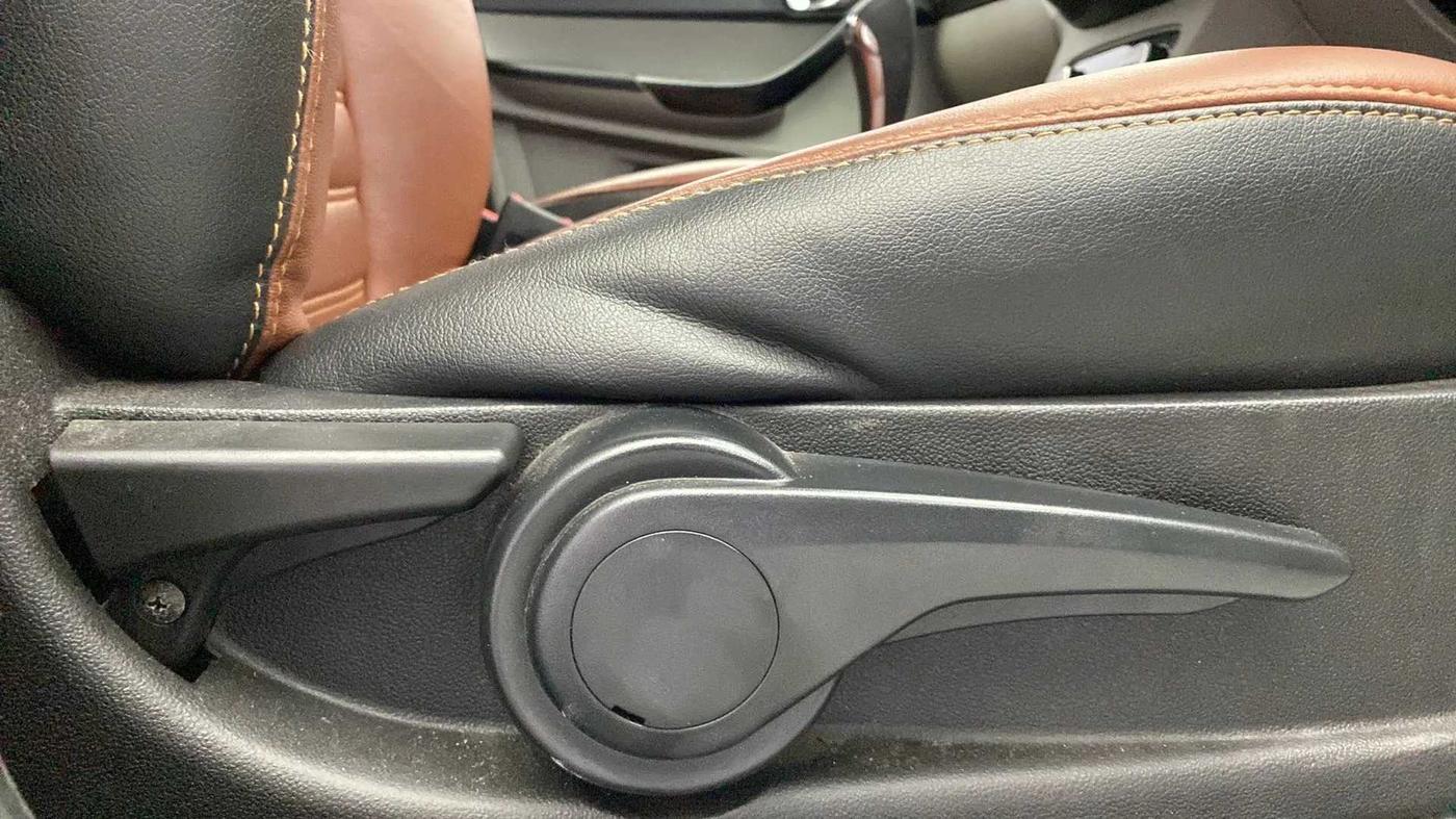 2019 Tata Tiago XZA PLUS PETROL, Petrol, Automatic, 66,933 km, Driver Side Adjustment Panel