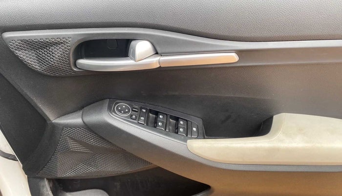 2021 KIA SELTOS HTK PLUS 1.5 IMT, Petrol, Manual, 22,145 km, Driver Side Door Panels Control