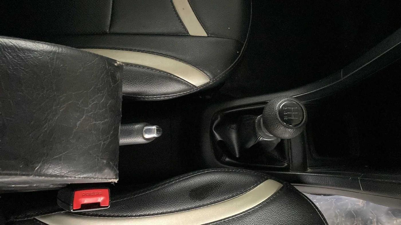 2017 Maruti Swift VXI, Petrol, Manual, 78,865 km, Gear Lever