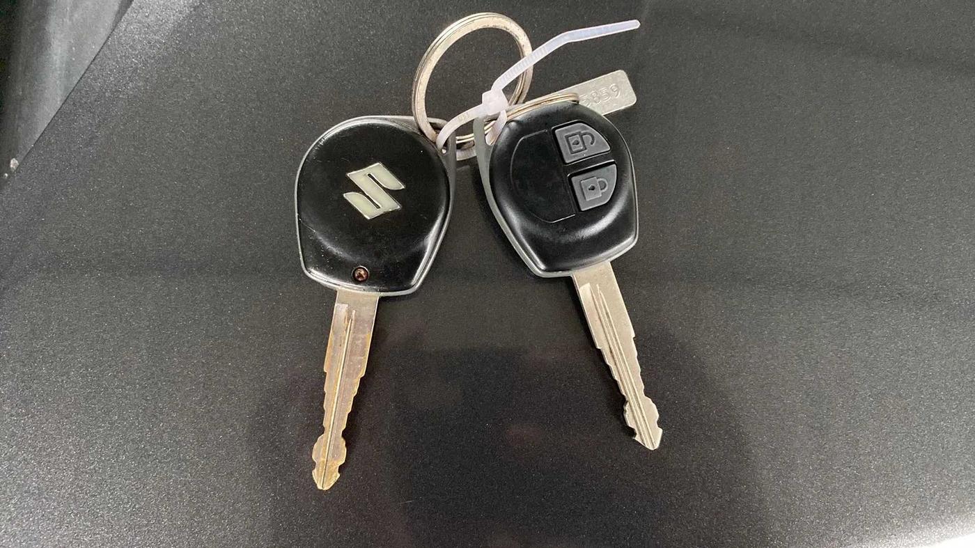 2017 Maruti Swift VXI, Petrol, Manual, 78,865 km, Key Close Up