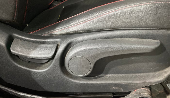 2020 Hyundai Verna SX (O) 1.0 TURBO DCT, Petrol, Automatic, 37,378 km, Driver Side Adjustment Panel