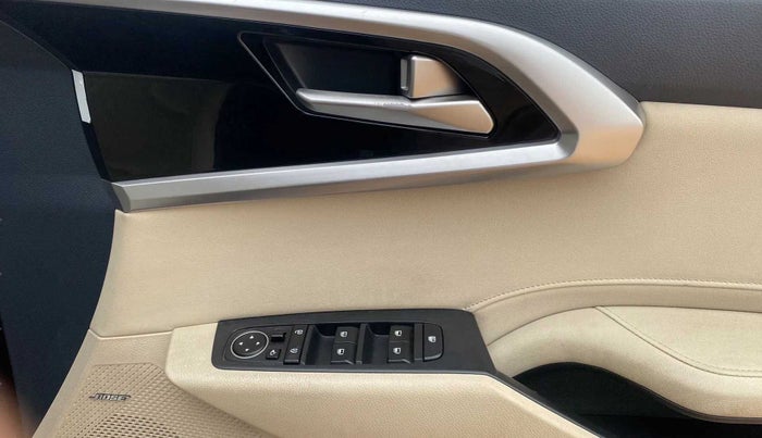 2022 KIA CARENS LUXURY PLUS 1.4 PETROL DCT 6 STR, Petrol, Automatic, 12,150 km, Driver Side Door Panels Control