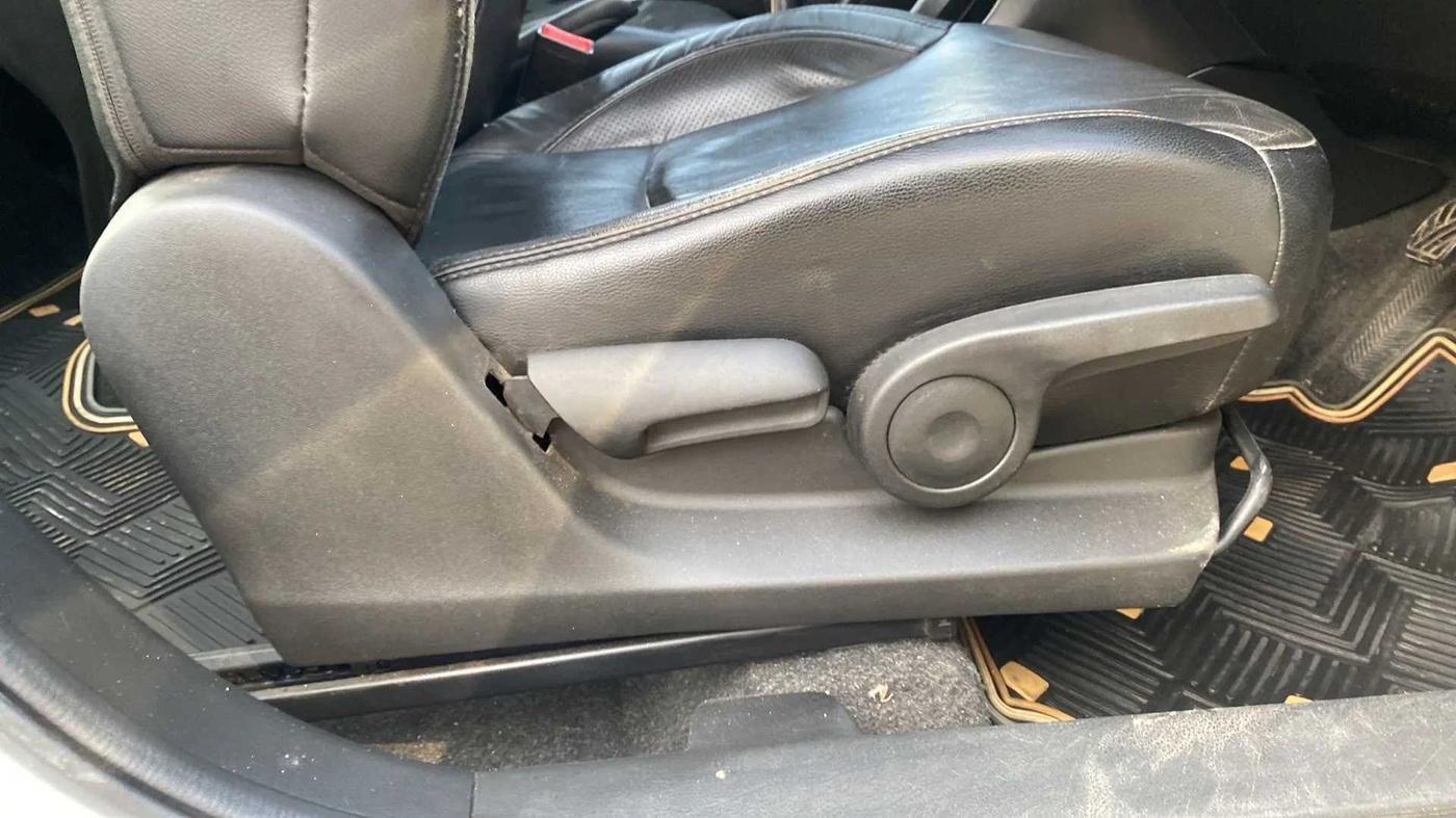 2017 Maruti Ciaz S 1.4 MT PETROL, CNG, Manual, 74,974 km, Driver Side Adjustment Panel