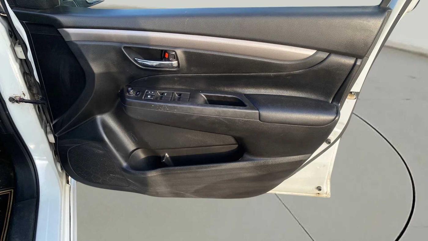 2017 Maruti Ciaz S 1.4 MT PETROL, CNG, Manual, 74,974 km, Driver Side Door Panels Control