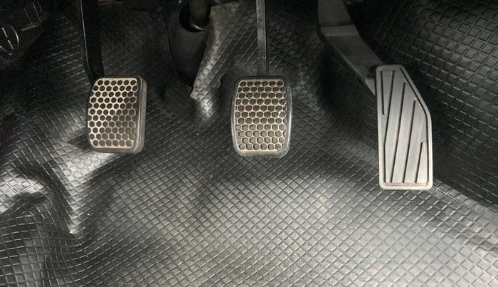 2015 Maruti Alto K10 VXI, Petrol, Manual, 39,807 km, Pedals