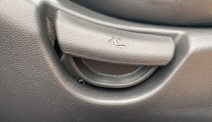2018 Hyundai Grand i10 MAGNA AT 1.2 KAPPA VTVT, Petrol, Automatic, 20,354 km, Driver Side Adjustment Panel