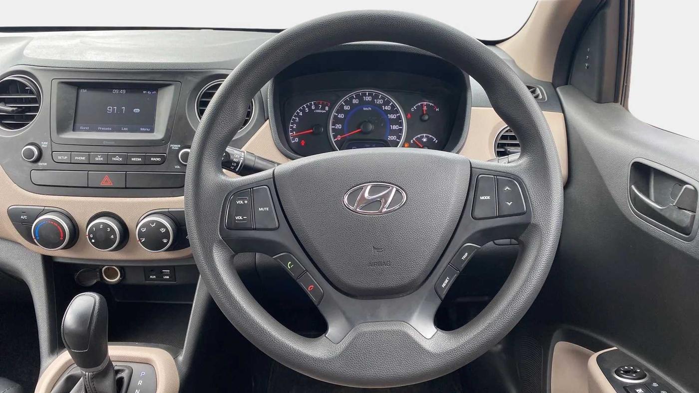 2018 Hyundai Grand i10 MAGNA AT 1.2 KAPPA VTVT, Petrol, Automatic, 20,354 km, Steering Wheel Close Up
