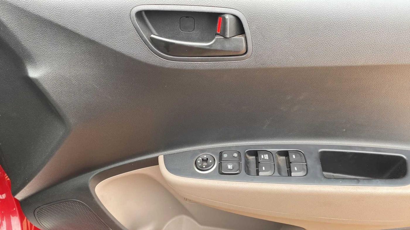 2018 Hyundai Grand i10 MAGNA AT 1.2 KAPPA VTVT, Petrol, Automatic, 20,354 km, Driver Side Door Panels Control