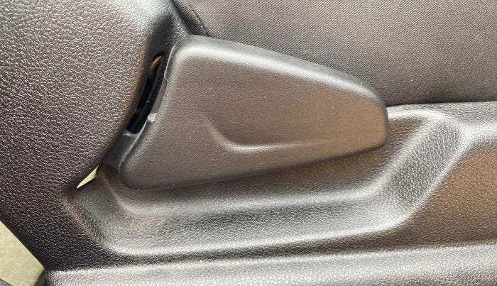 2023 Renault Kwid RXT 1.0 AMT, Petrol, Automatic, 2,856 km, Driver Side Adjustment Panel