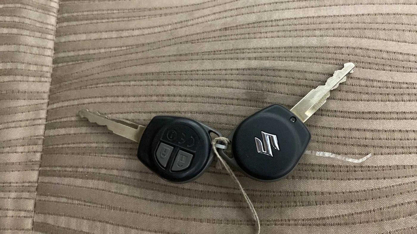 2022 Maruti Dzire VXI CNG, CNG, Manual, 52,125 km, Key Close Up