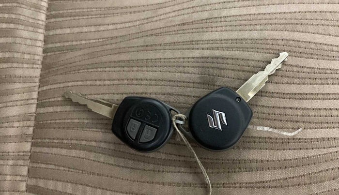 2022 Maruti Dzire VXI CNG, CNG, Manual, 52,125 km, Key Close Up