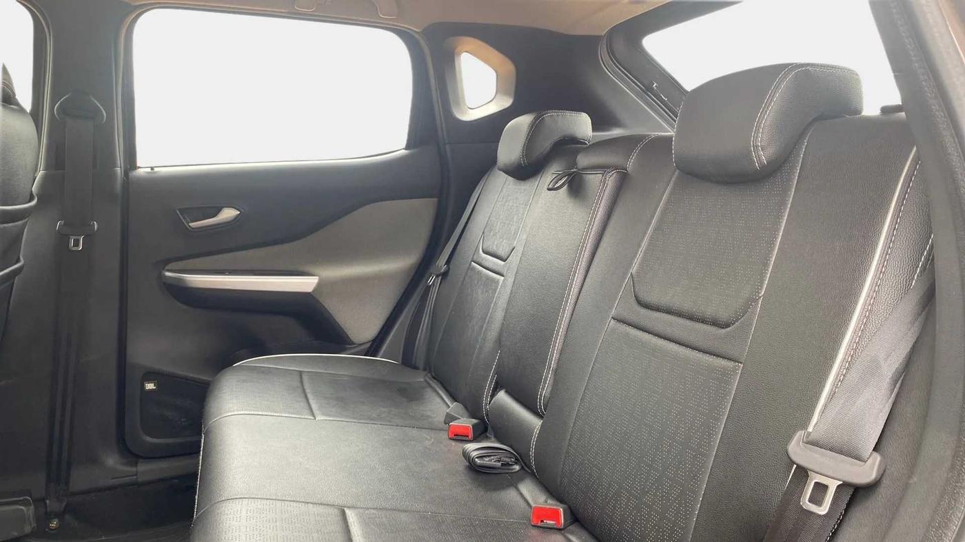 2022 Nissan MAGNITE XV EXECUTIVE TURBO CVT, Petrol, Automatic, 17,648 km, Right Side Rear Door Cabin