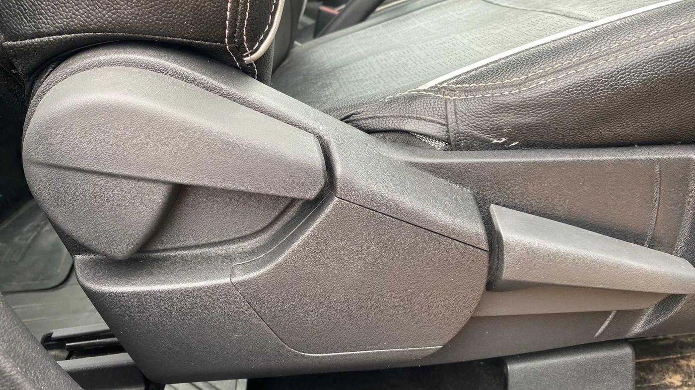 2022 Nissan MAGNITE XV EXECUTIVE TURBO CVT, Petrol, Automatic, 17,648 km, Driver Side Adjustment Panel