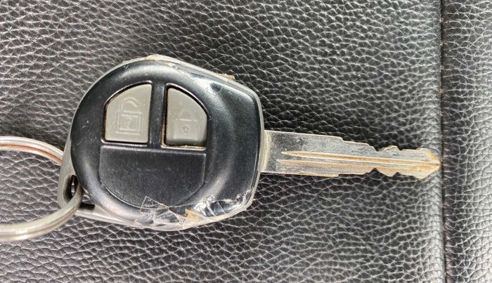 2015 Maruti Swift VXI, Petrol, Manual, 54,321 km, Key Close Up