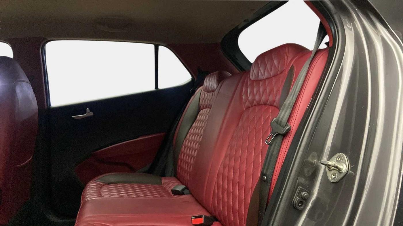 2019 Hyundai Grand i10 SPORTZ 1.2 KAPPA VTVT, CNG, Manual, 36,532 km, Right Side Rear Door Cabin