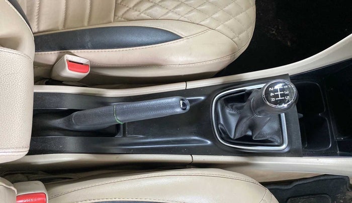 2018 Maruti Ciaz DELTA 1.4 MT PETROL, Petrol, Manual, 43,985 km, Gear Lever