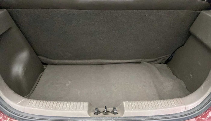 2015 Hyundai i10 MAGNA 1.1, Petrol, Manual, 35,425 km, Boot Inside
