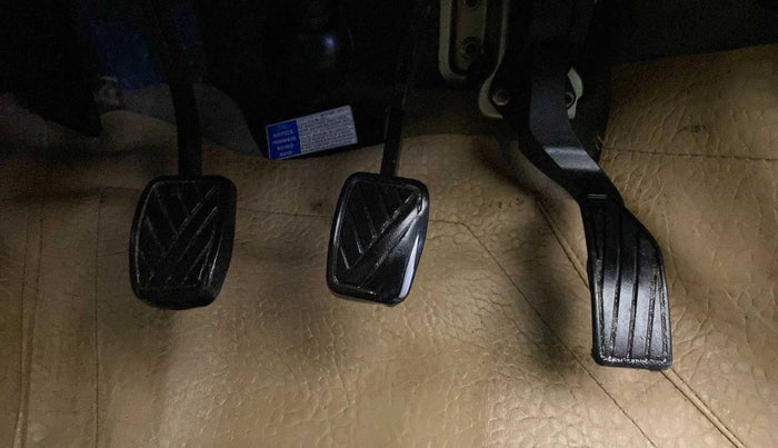 2016 Maruti Ertiga VXI, CNG, Manual, 1,21,930 km, Pedals