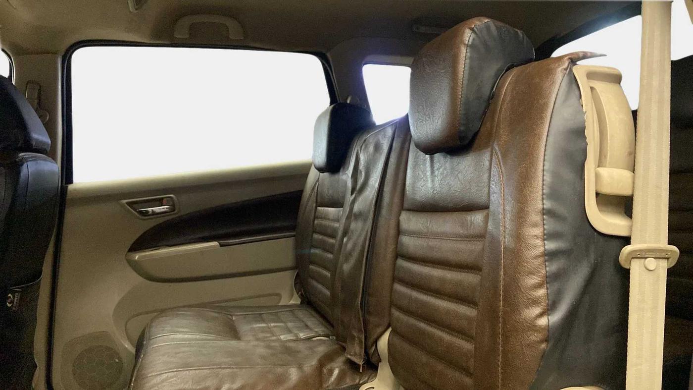 2016 Maruti Ertiga VXI, CNG, Manual, 1,21,930 km, Right Side Rear Door Cabin