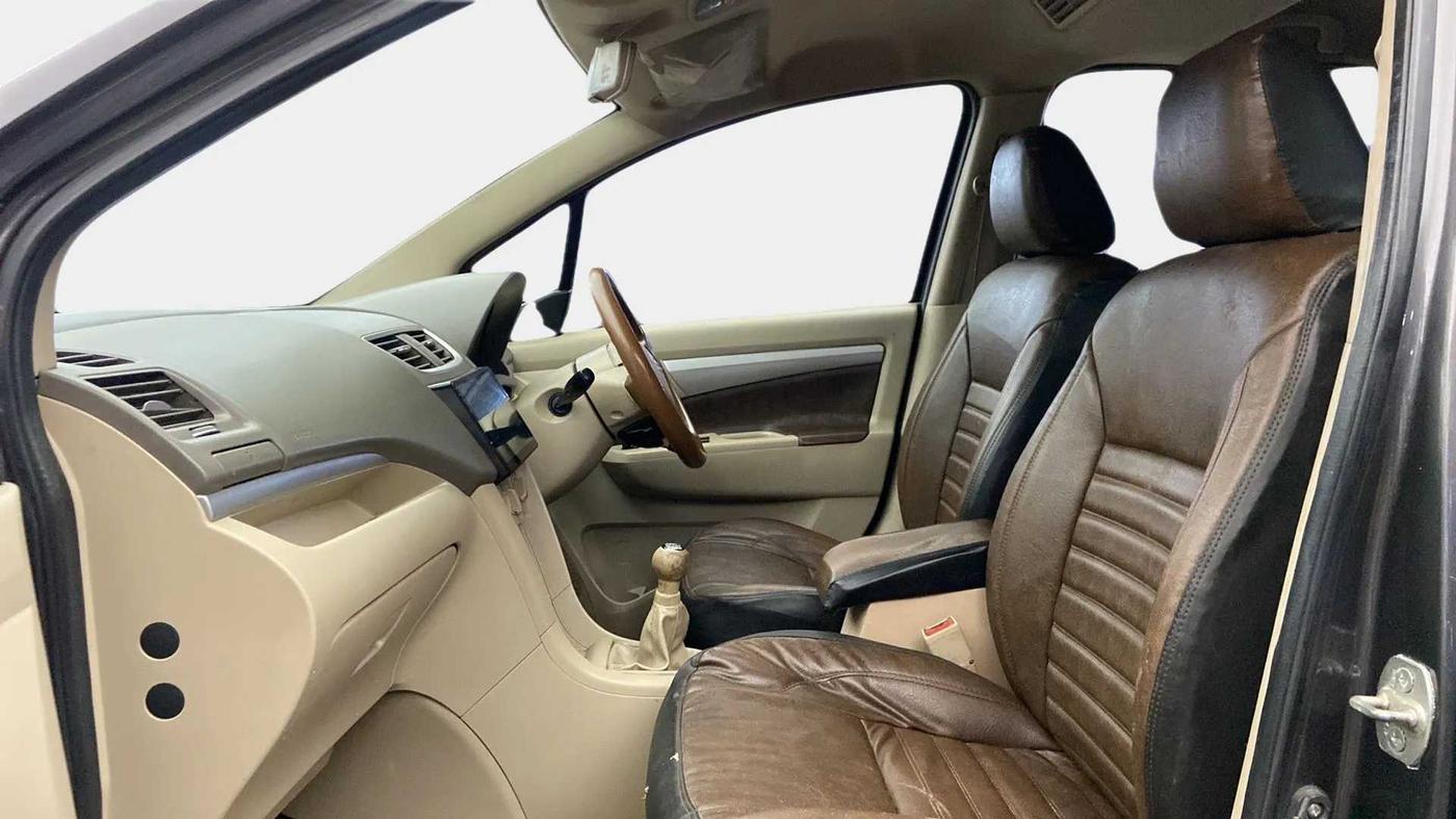2016 Maruti Ertiga VXI, CNG, Manual, 1,21,930 km, Right Side Front Door Cabin