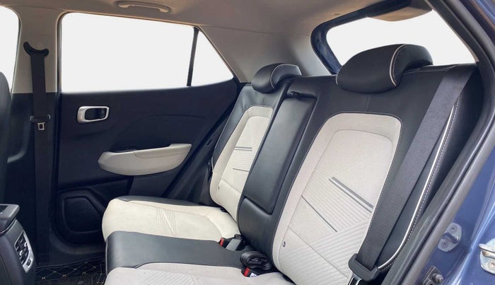2022 Hyundai VENUE SX (O) 1.0 TURBO DCT, Petrol, Automatic, 7,060 km, Right Side Rear Door Cabin