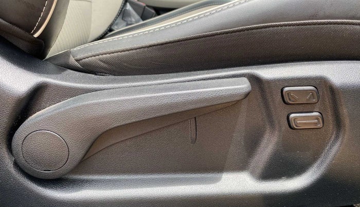 2022 Hyundai VENUE SX (O) 1.0 TURBO DCT, Petrol, Automatic, 7,060 km, Driver Side Adjustment Panel