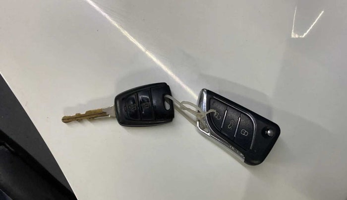 2019 Hyundai NEW SANTRO SPORTZ CNG, CNG, Manual, 74,267 km, Key Close Up