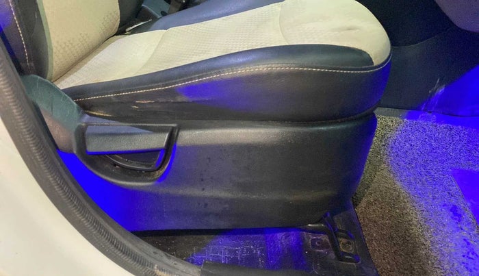 2019 Hyundai NEW SANTRO SPORTZ CNG, CNG, Manual, 74,267 km, Driver Side Adjustment Panel