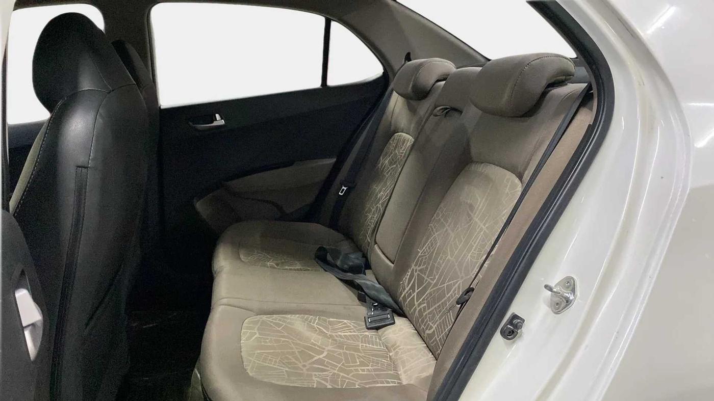 2014 Hyundai Xcent SX AT 1.2 (O), Petrol, Automatic, 25,787 km, Right Side Rear Door Cabin