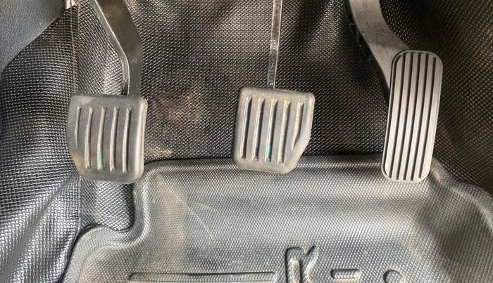 2020 Tata Harrier XT 2.0L KRYOTEC, Diesel, Manual, 20,426 km, Pedals