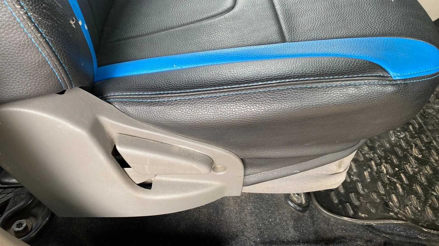 2017 Datsun Go T, Petrol, Manual, 43,344 km, Driver Side Adjustment Panel