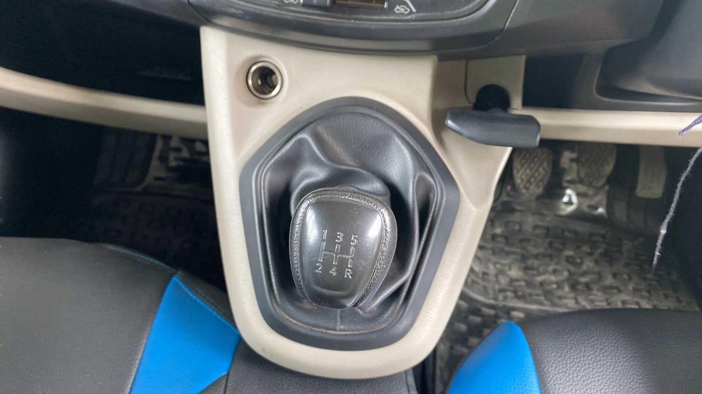 2017 Datsun Go T, Petrol, Manual, 43,344 km, Gear Lever