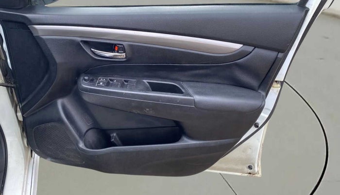 2016 Maruti Ciaz ZXI+, Petrol, Manual, 68,353 km, Driver Side Door Panels Control