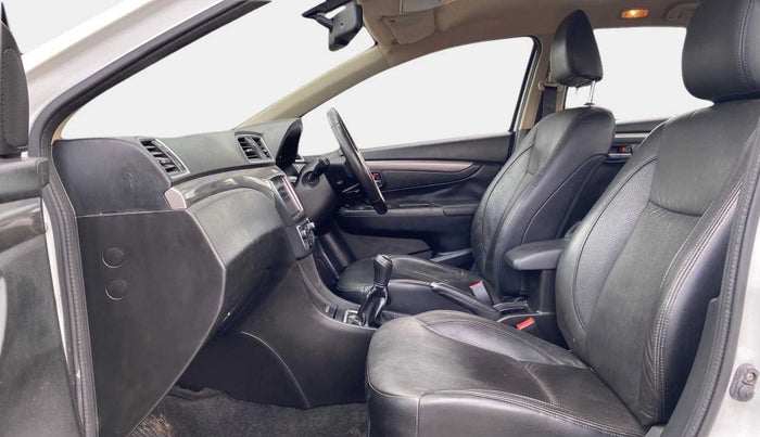 2016 Maruti Ciaz ZXI+, Petrol, Manual, 68,353 km, Right Side Front Door Cabin