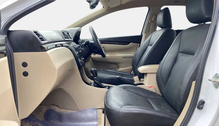 2018 Maruti Ciaz ZETA 1.4  AT PETROL, Petrol, Automatic, 39,134 km, Right Side Front Door Cabin