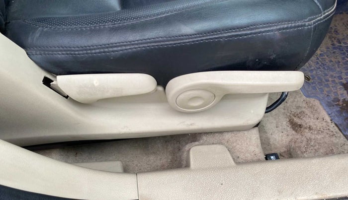 2018 Maruti Ciaz ZETA 1.4  AT PETROL, Petrol, Automatic, 39,134 km, Driver Side Adjustment Panel