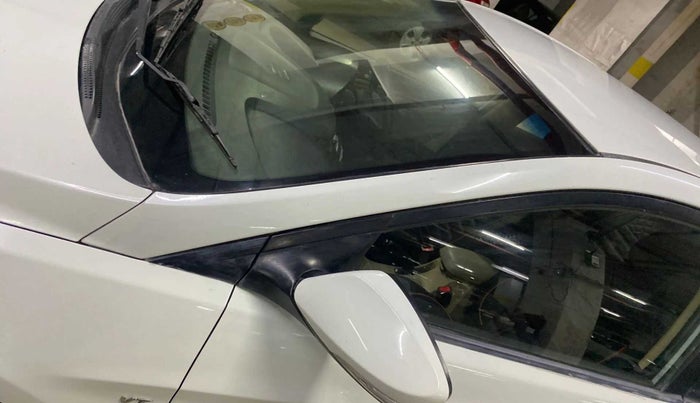 2012 Hyundai Verna FLUIDIC 1.6 VTVT SX, Petrol, Manual, 45,622 km, Left A pillar - Paint is slightly faded