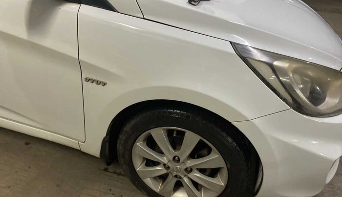 2012 Hyundai Verna FLUIDIC 1.6 VTVT SX, Petrol, Manual, 45,622 km, Right fender - Minor scratches