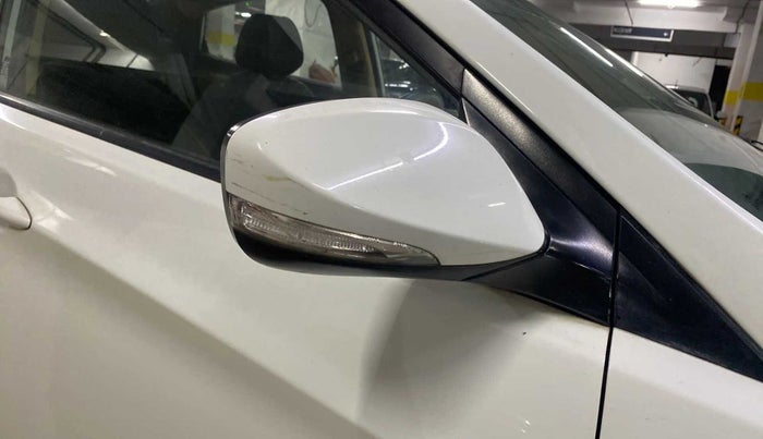 2012 Hyundai Verna FLUIDIC 1.6 VTVT SX, Petrol, Manual, 45,622 km, Right rear-view mirror - Indicator light has minor damage