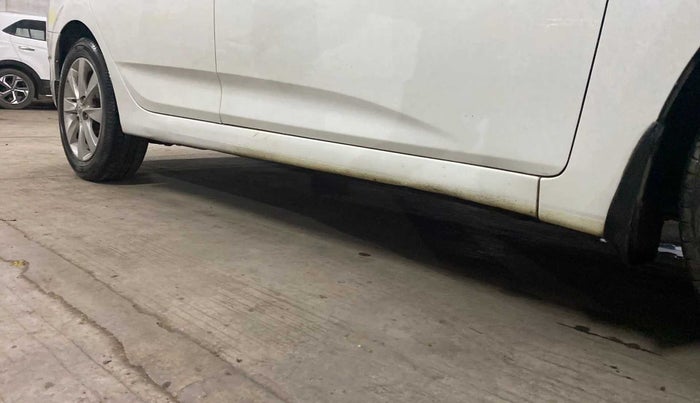 2012 Hyundai Verna FLUIDIC 1.6 VTVT SX, Petrol, Manual, 45,622 km, Right running board - Slightly dented