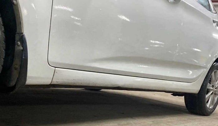 2012 Hyundai Verna FLUIDIC 1.6 VTVT SX, Petrol, Manual, 45,622 km, Left running board - Paint has minor damage