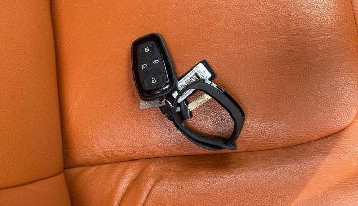 2019 Tata NEXON XZA PLUS PETROL DUAL TONE, Petrol, Automatic, 28,985 km, Key Close Up
