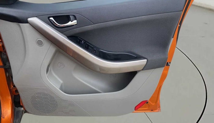 2019 Tata NEXON XZA PLUS PETROL DUAL TONE, Petrol, Automatic, 28,985 km, Driver Side Door Panels Control