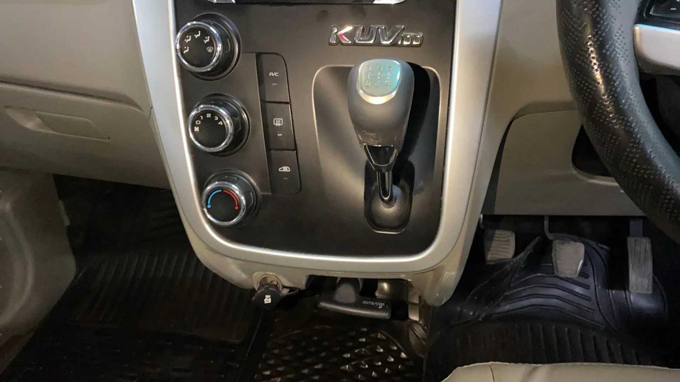 2017 Mahindra Kuv100 K6 PLUS D 6 STR, Diesel, Manual, 71,683 km, Gear Lever