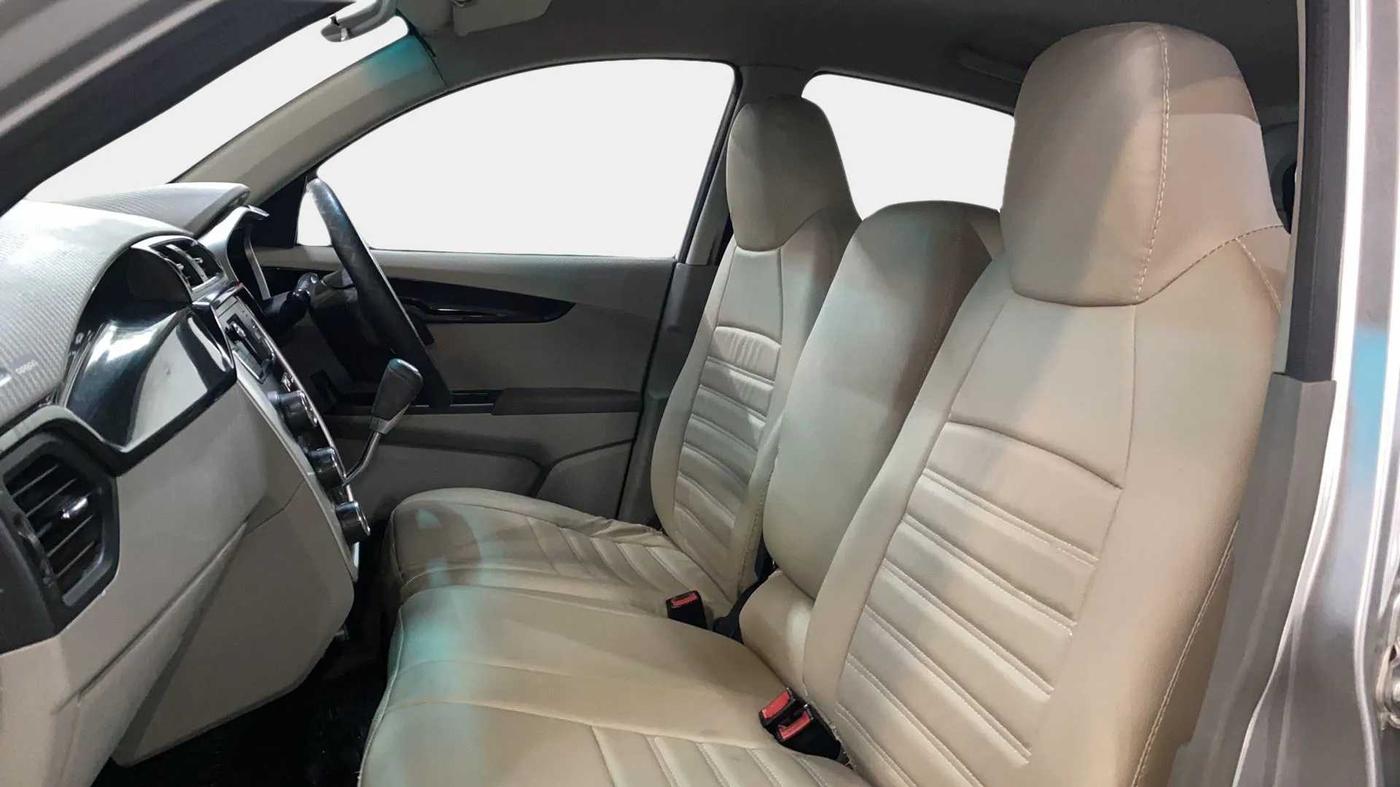 2017 Mahindra Kuv100 K6 PLUS D 6 STR, Diesel, Manual, 71,683 km, Right Side Front Door Cabin